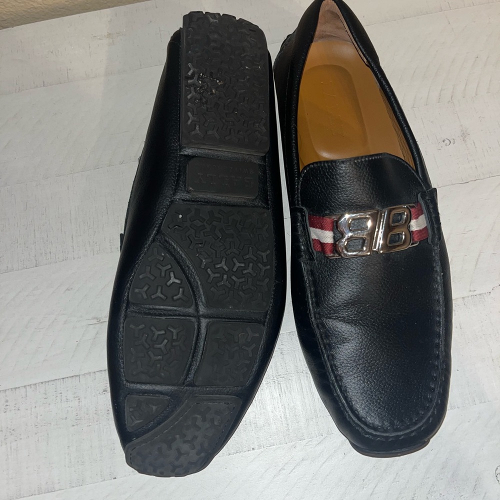 Bally size 9 Dress shoes